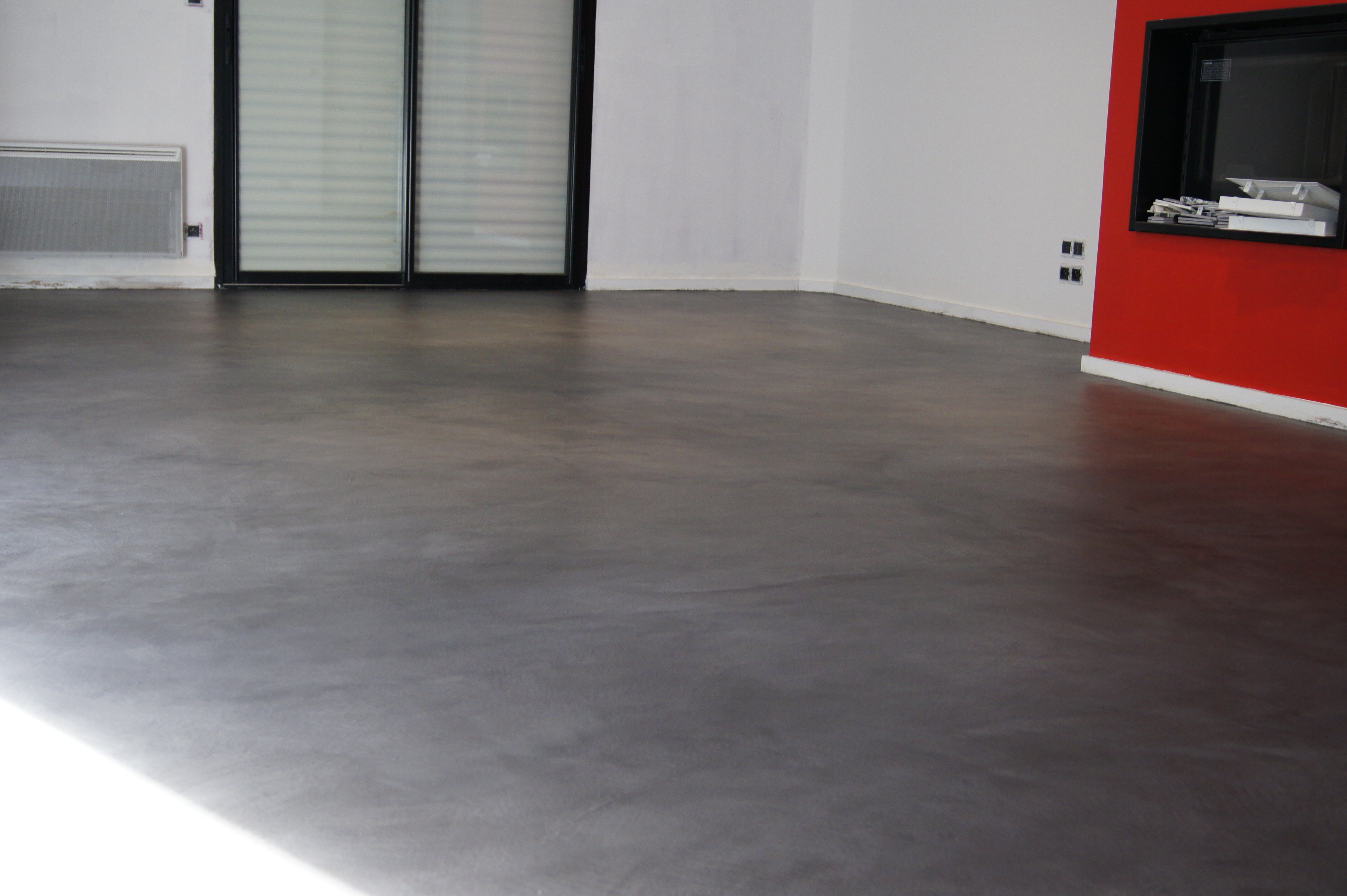 sol en beton ciré - béton cire avantages et inconvénients